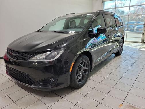 2019 Chrysler Pacifica Touring-L