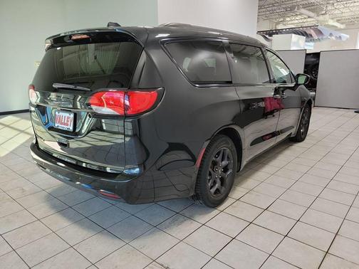 2019 Chrysler Pacifica Touring-L