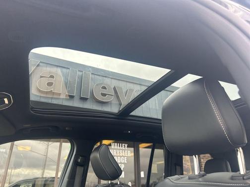 Metallic 2024 Jeep Grand Cherokee Limited