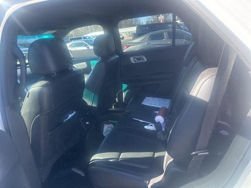 White Platinum Clearcoat Metallic 2014 Ford Explorer XLT