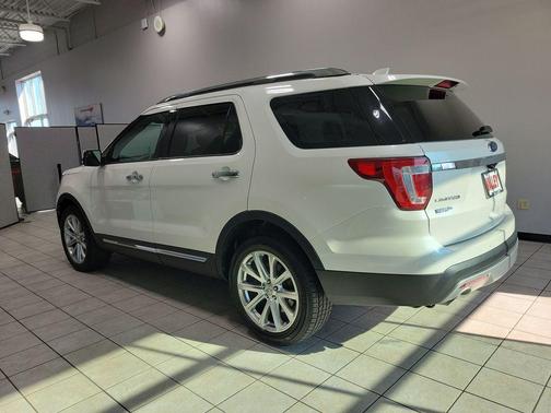 White Platinum Clearcoat Metallic 2017 Ford Explorer Limited