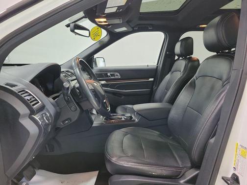 White Platinum Clearcoat Metallic 2017 Ford Explorer Limited