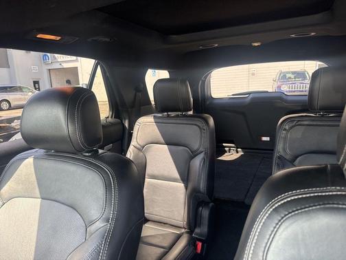 White Platinum Clearcoat Metallic 2017 Ford Explorer Limited