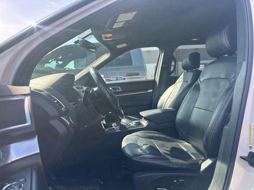 White Platinum Clearcoat Metallic 2017 Ford Explorer Limited