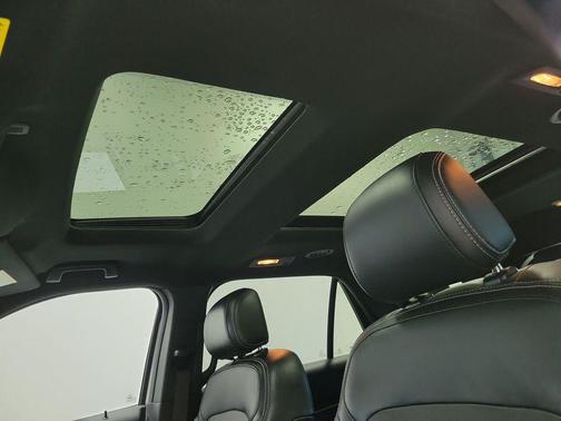 White Platinum Clearcoat Metallic 2017 Ford Explorer Limited