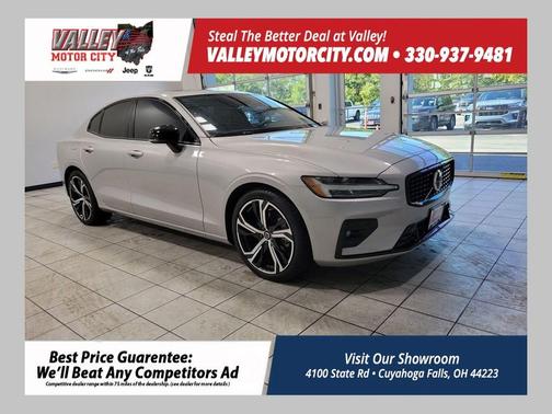 2024 Volvo S60 B5 Core Dark Theme