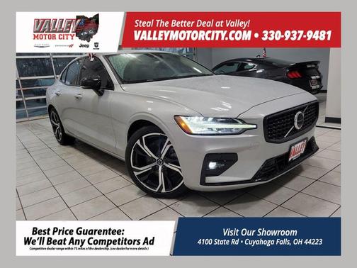 2024 Volvo S60 B5 Core Dark Theme