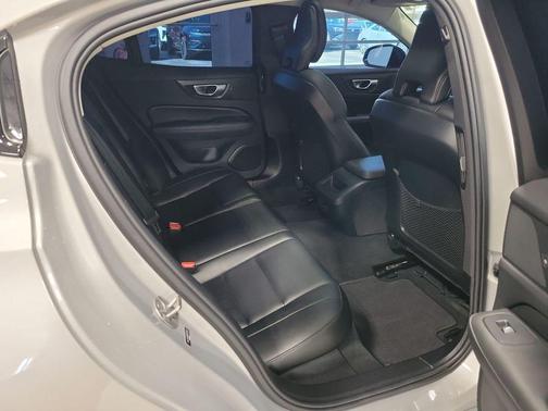 2024 Volvo S60 B5 Core Dark Theme
