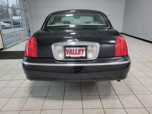 2000 Lincoln Town Car Cartier