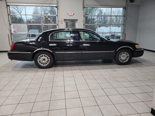 2000 Lincoln Town Car Cartier