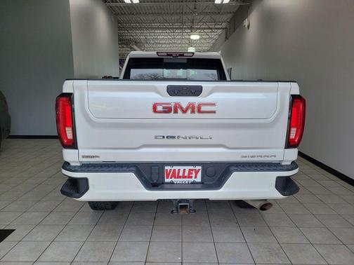 White Frost Tri-Coat 2023 GMC Sierra 2500 Denali