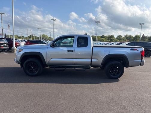 2022 Toyota Tacoma SR