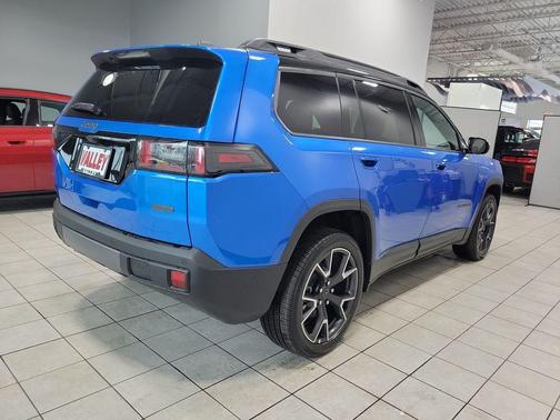 Hydro Blue Pearlcoat 2026 Jeep Cherokee Overland