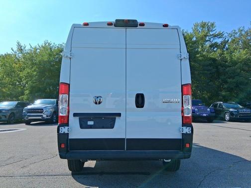 Bright White Clearcoat 2026 RAM ProMaster 2500 High Roof