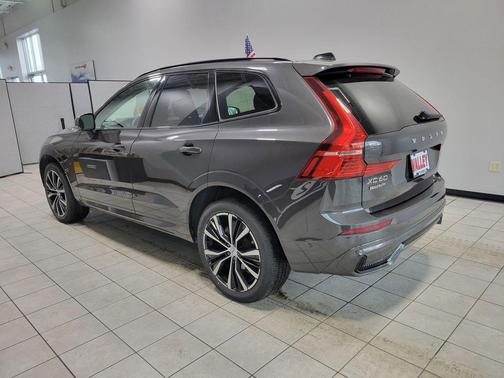 2025 Volvo XC60 B5 Plus