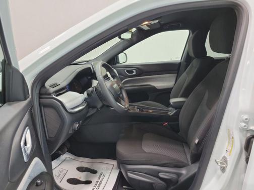 Bright White Clearcoat 2023 Jeep Compass Sport