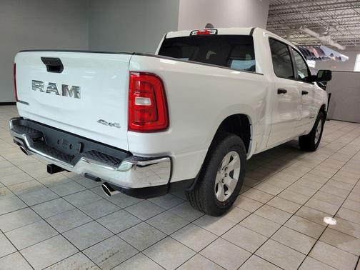 Bright White Clearcoat 2026 RAM 1500 Big Horn/Lone Star