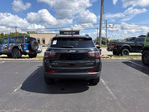 Diamond Black 2025 Jeep Compass Limited