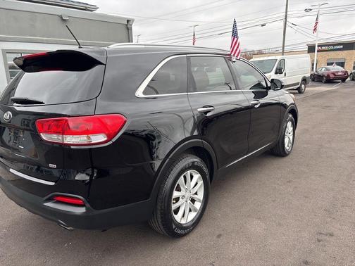 2016 Kia Sorento LX