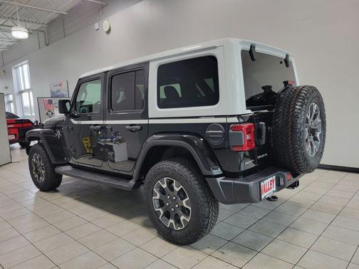 Black Clearcoat 2026 Jeep Wrangler Sahara
