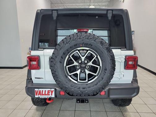 Bright White Clearcoat 2026 Jeep Wrangler Rubicon