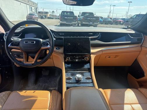 2022 Jeep Grand Cherokee Summit