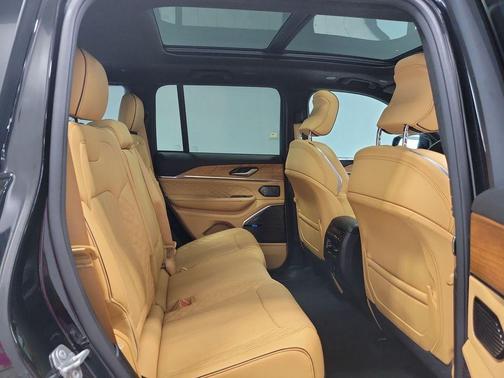 Diamond Black 2022 Jeep Grand Cherokee Summit