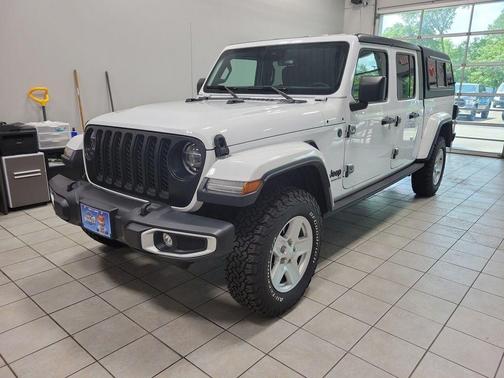 2022 Jeep Gladiator Sport