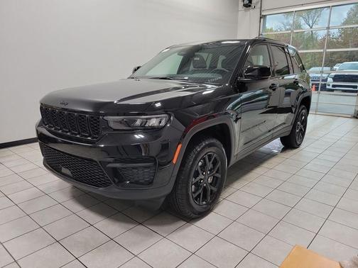 2025 Jeep Grand Cherokee Laredo