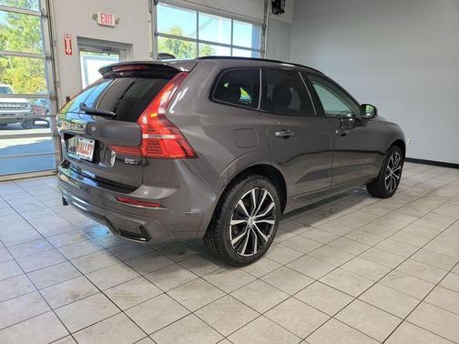 2025 Volvo XC60 B5 Plus