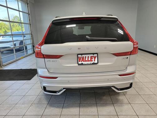 2025 Volvo XC60 B5 Plus