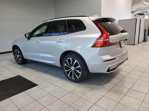 2025 Volvo XC60 B5 Plus