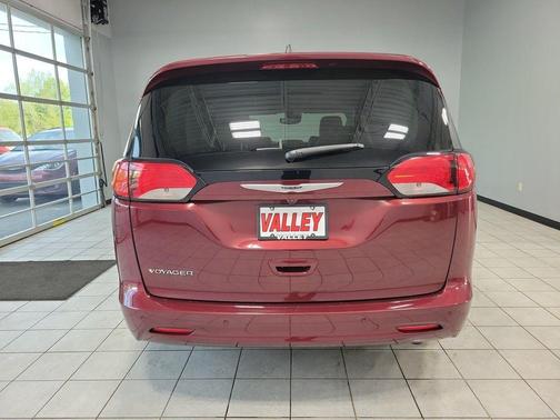 2021 Chrysler Voyager LXI