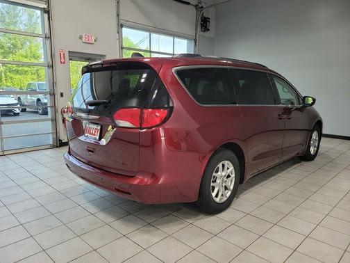 2021 Chrysler Voyager LXI