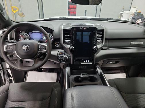 Bright White Clearcoat 2025 RAM 1500 Big Horn/Lone Star