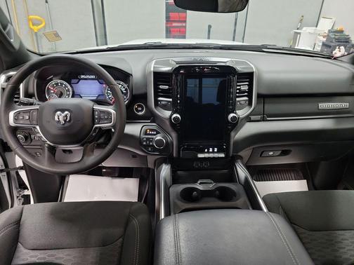 Bright White Clearcoat 2025 RAM 1500 Big Horn/Lone Star