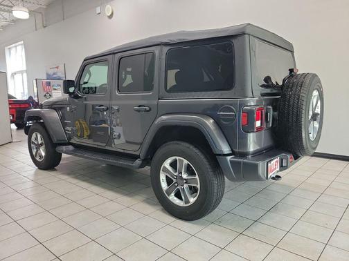 Granite Crystal Clearcoat Metallic 2022 Jeep Wrangler Unlimited Sahara