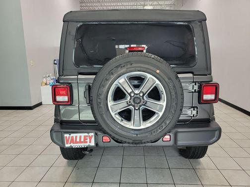 Granite Crystal Clearcoat Metallic 2022 Jeep Wrangler Unlimited Sahara