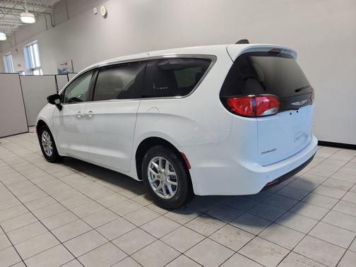 2026 Chrysler Voyager LX