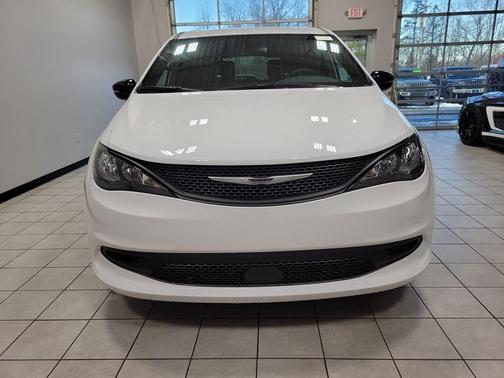 2026 Chrysler Voyager LX