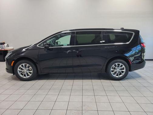 PXJ 2027 Chrysler Pacifica SELECT