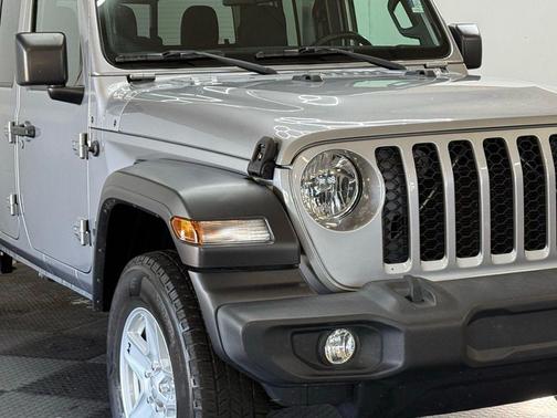2020 Jeep Gladiator Sport
