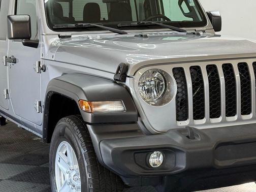2020 Jeep Gladiator Sport