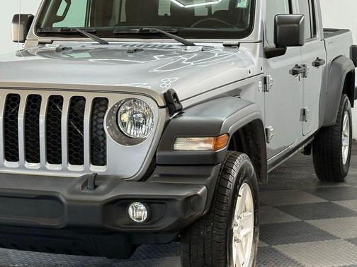 2020 Jeep Gladiator Sport