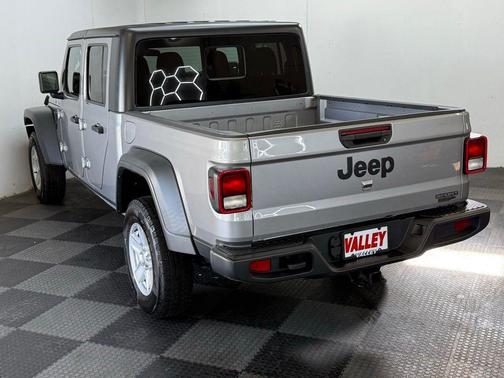 2020 Jeep Gladiator Sport