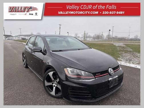 Deep Black Pearl Effect 2016 Volkswagen Golf GTI 2.0T SE 4-Door