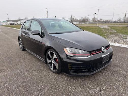 Deep Black Pearl Effect 2016 Volkswagen Golf GTI 2.0T SE 4-Door