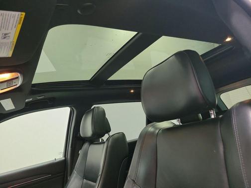 Diamond Black 2019 Jeep Grand Cherokee Altitude