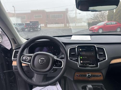 2025 Volvo XC90 B5 Plus