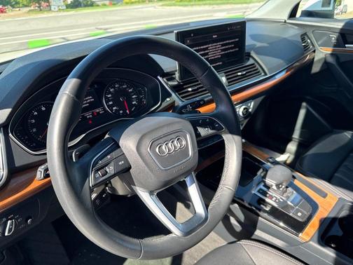 Ibis White 2023 Audi Q5 45 S line quattro Premium